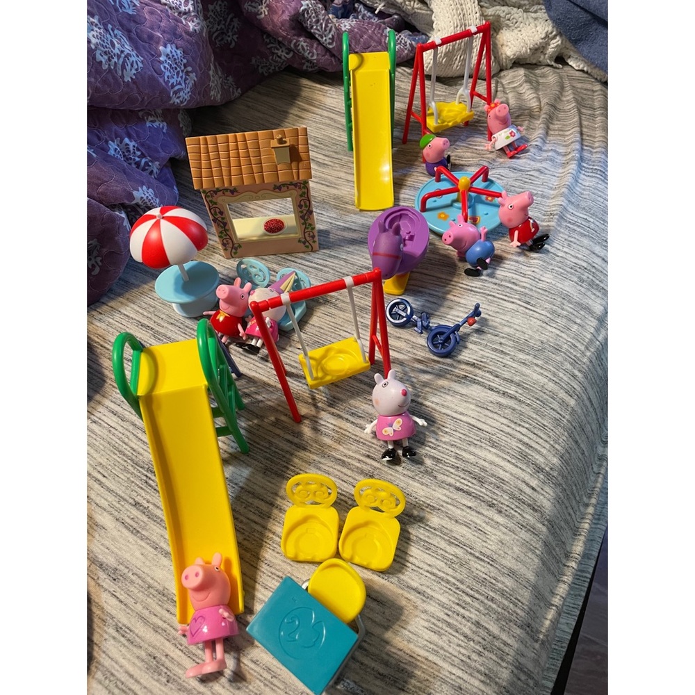 4 Peppa pig play sets